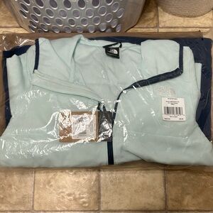 NWT The North Face women’s mountain sweatshirt hoody
